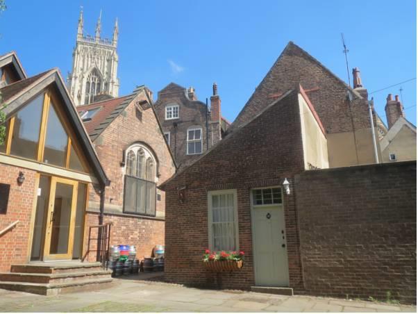 Trembling Madness Apartments York Exterior foto